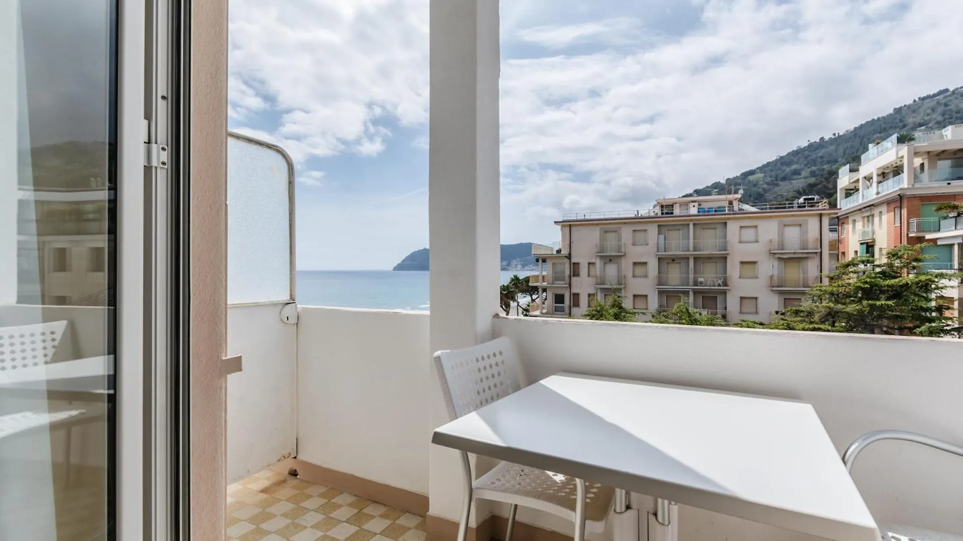 Hotiday Room Collection - Mediterranee Alassio Italy