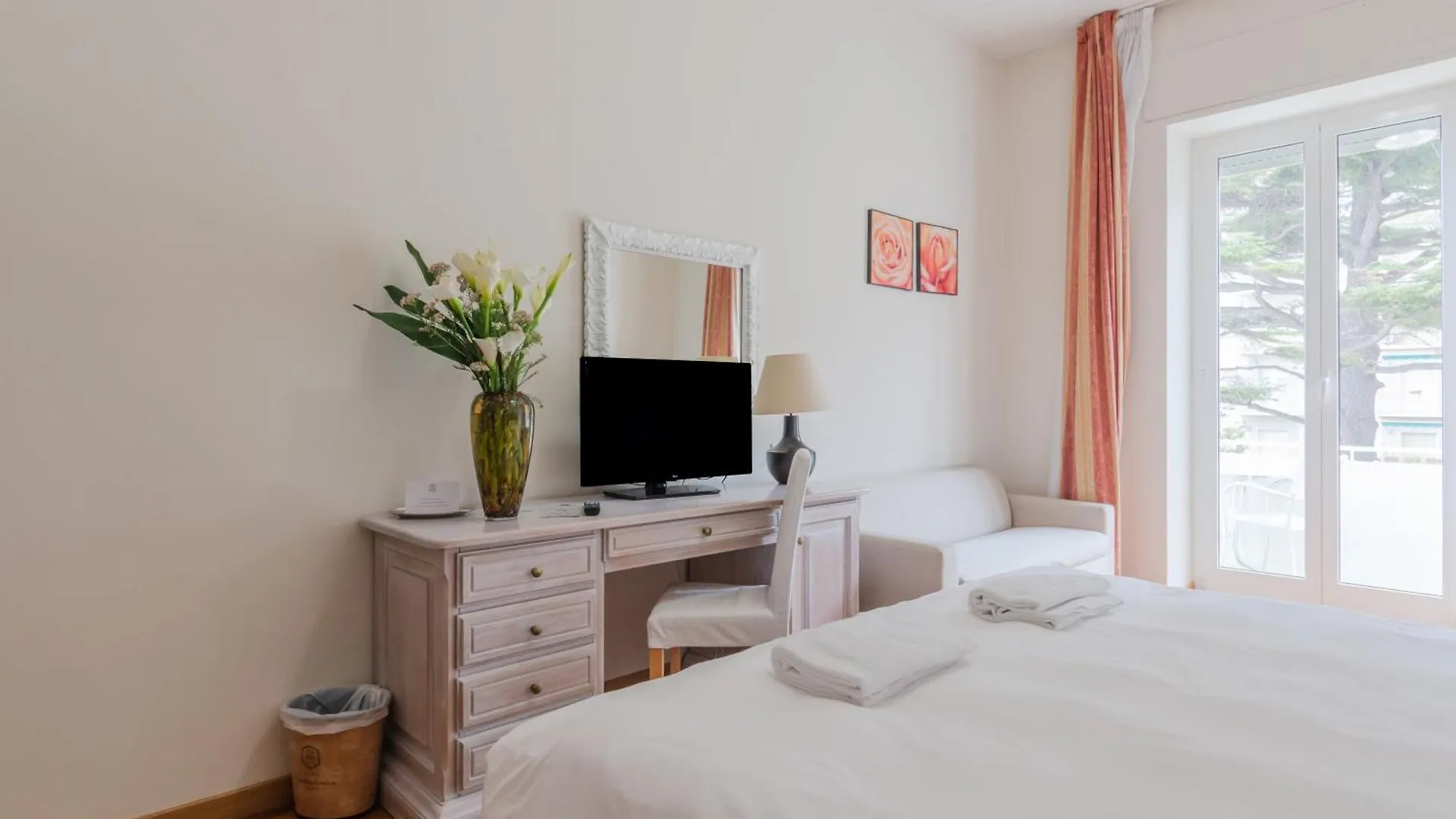 **** Hotel Hotiday Room Collection - Mediterranee Alassio Italy