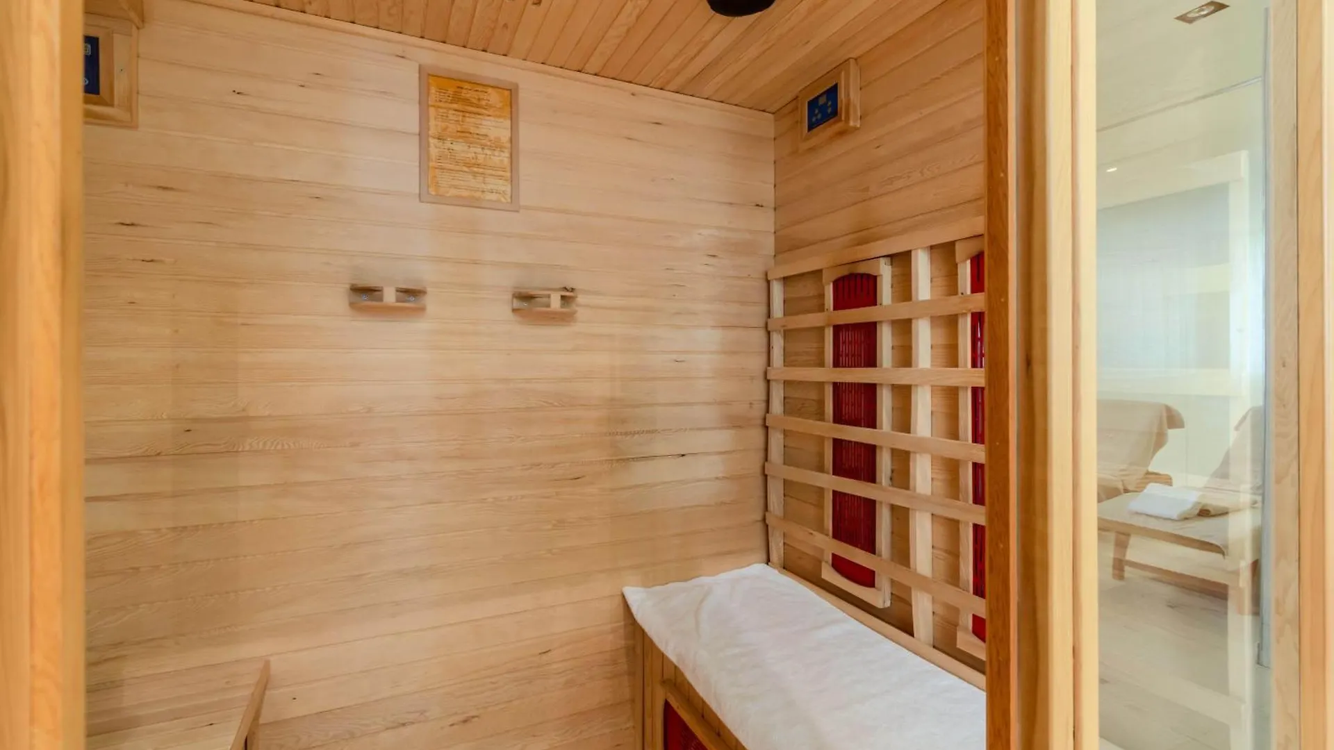 **** Hotel Hotiday Room Collection - Mediterranee Alassio Italy